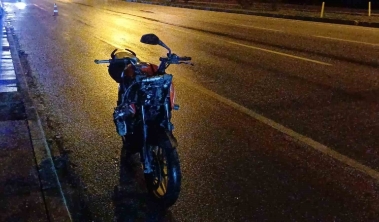 bariyerlere-carpan-motosikletli-genc-oldu-FX7mQO39.jpg
