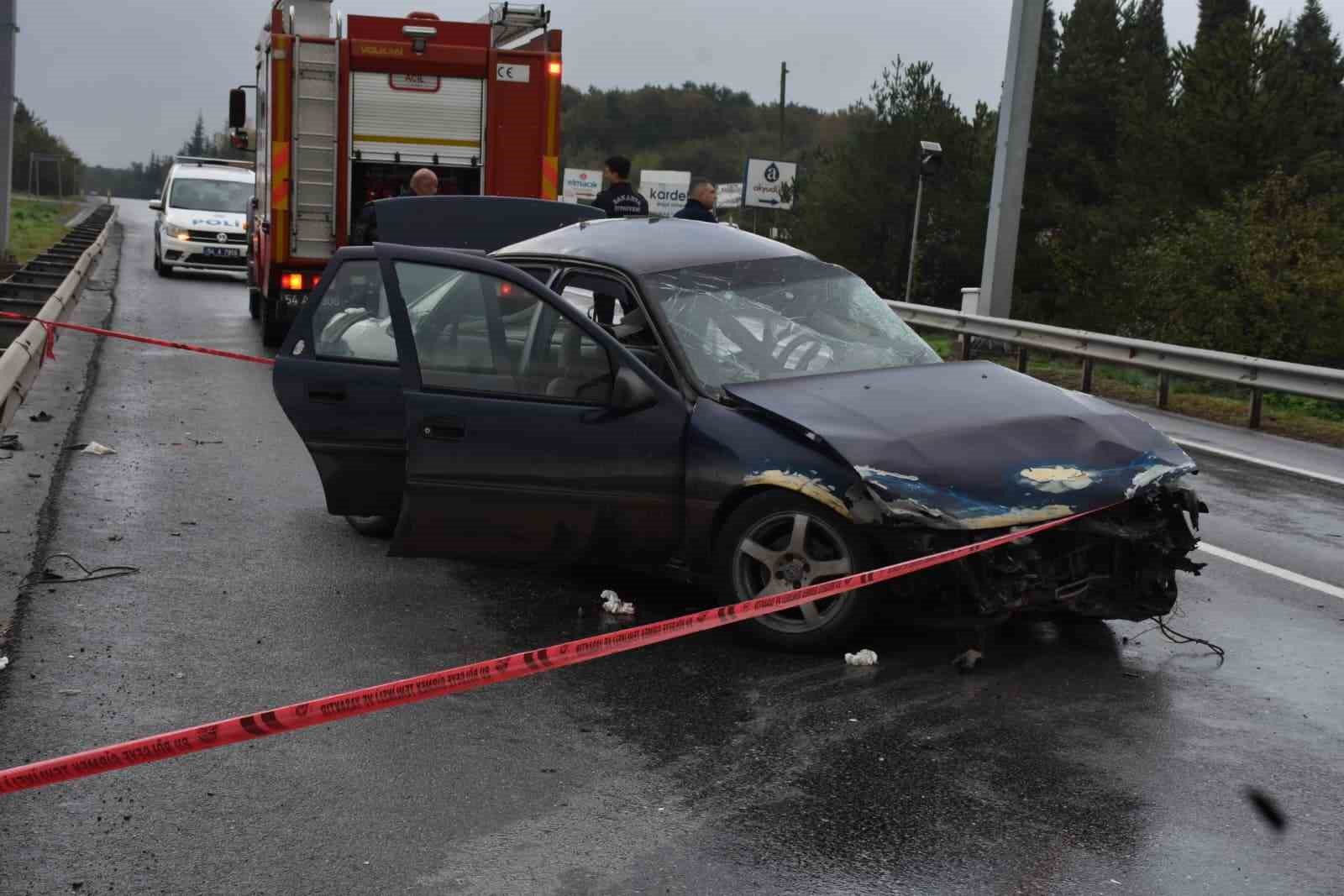 bariyerlere carpan otomobil hurdaya dondu 1 olu 2 yarali 5