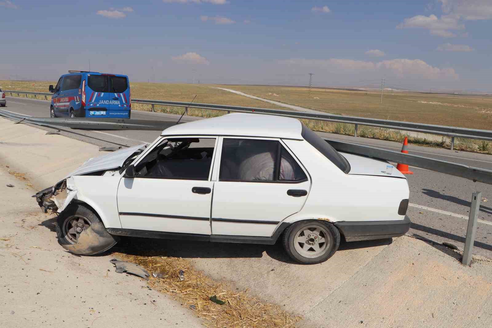 bariyerlere carpan otomobil iki buklum oldu 1 yarali 1 eFuAikq9