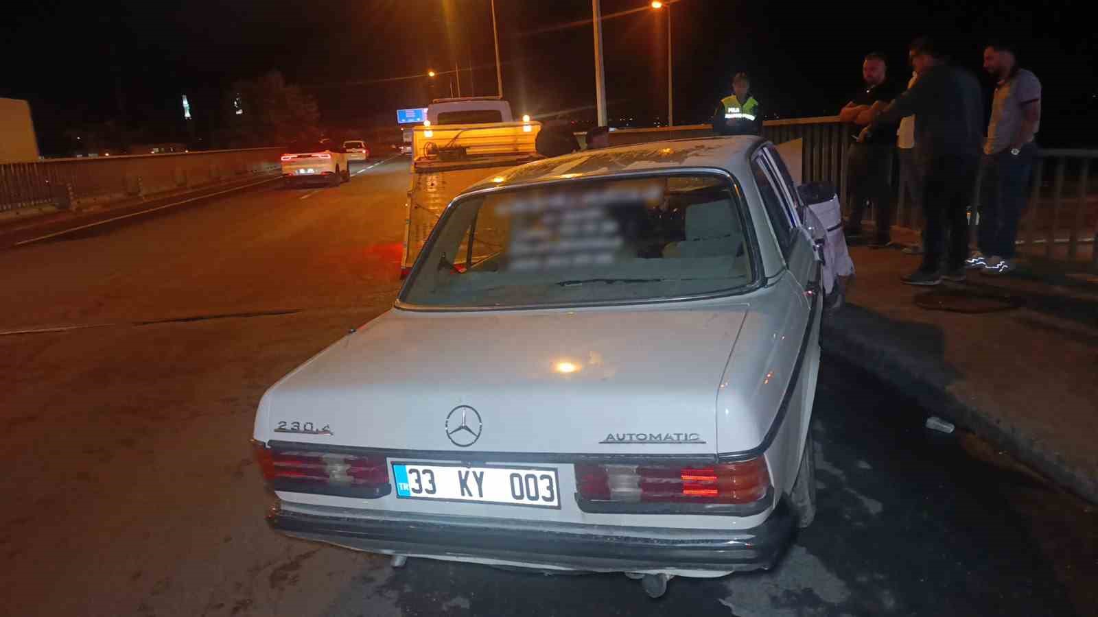 Bariyerlere çarpan otomobil sürücüsü kazanın ardından firar etti 8 bariyerlere carpan otomobil surucusu kazanin ardindan firar etti 4 n9eDkUsV