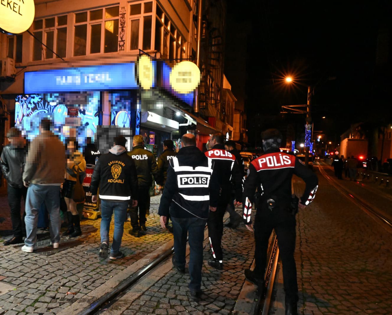 barlar sokagi abluka altinda 428 kisi sorgulandi 4 DYUyhfE3
