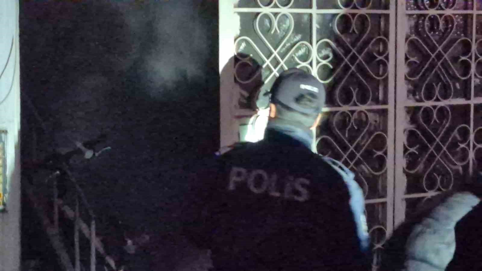 bartinda 4 katli apartmanda yangin panigi 2 kisi dumandan etkilendi 2 zfRwOsWr