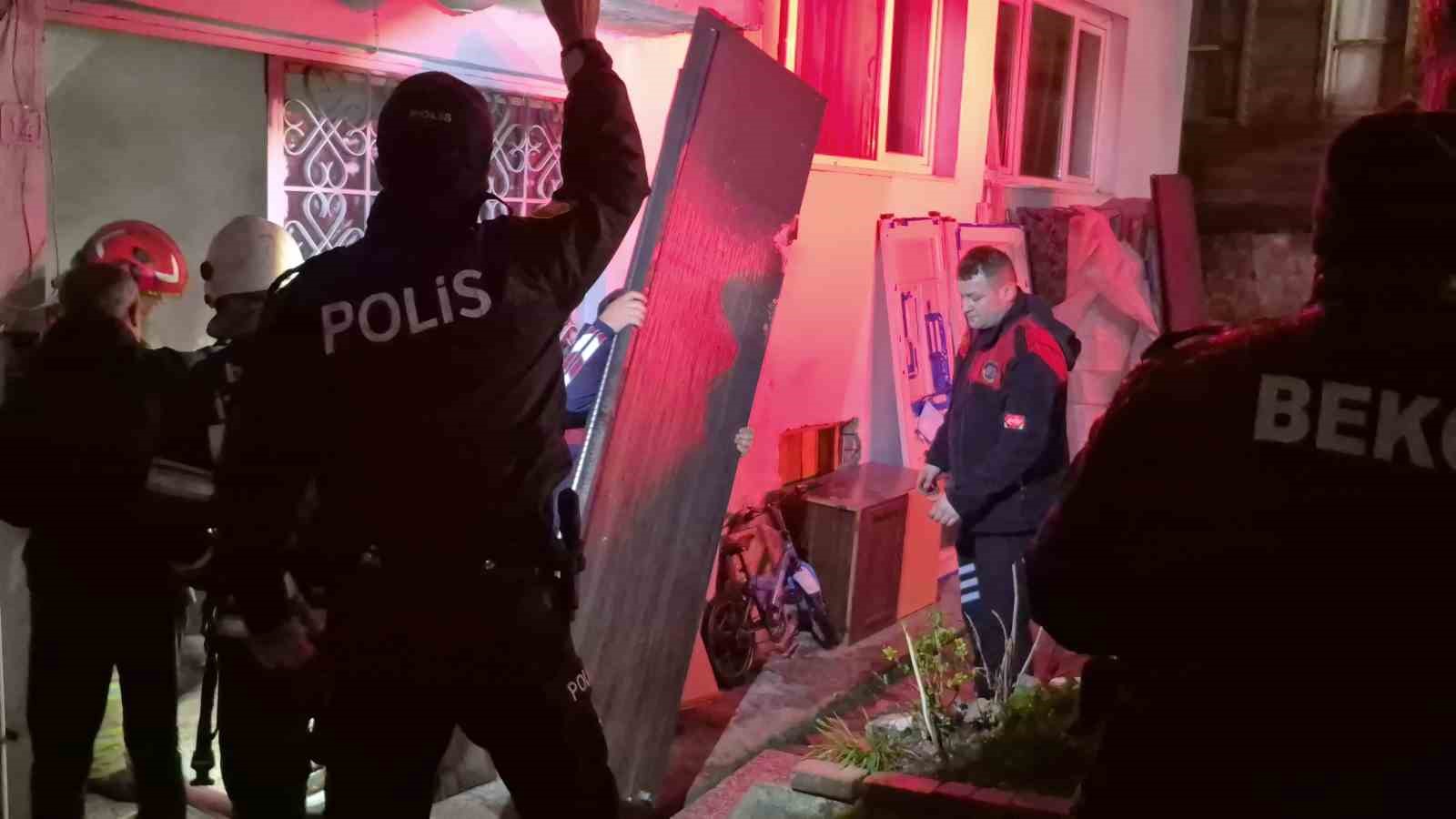 bartinda 4 katli apartmanda yangin panigi 2 kisi dumandan etkilendi 6 tby8OkNq