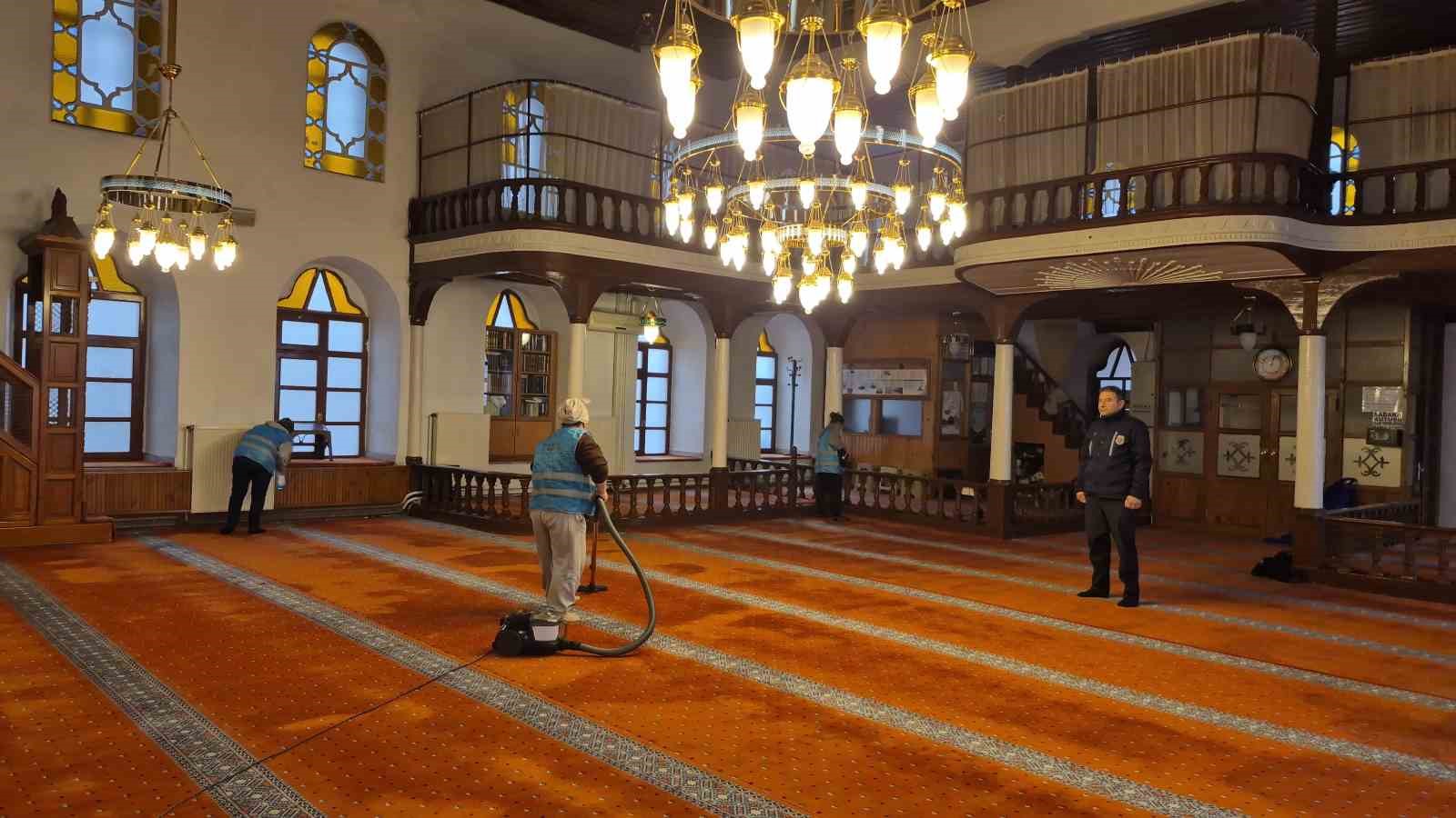 bartinda camiler kadin hukumluler tarafindan temizleniyor 1 VmwhgDrA