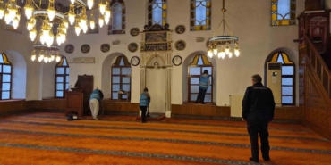 bartinda-camiler-kadin-hukumluler-tarafindan-temizleniyor-ackyb2xL.jpg