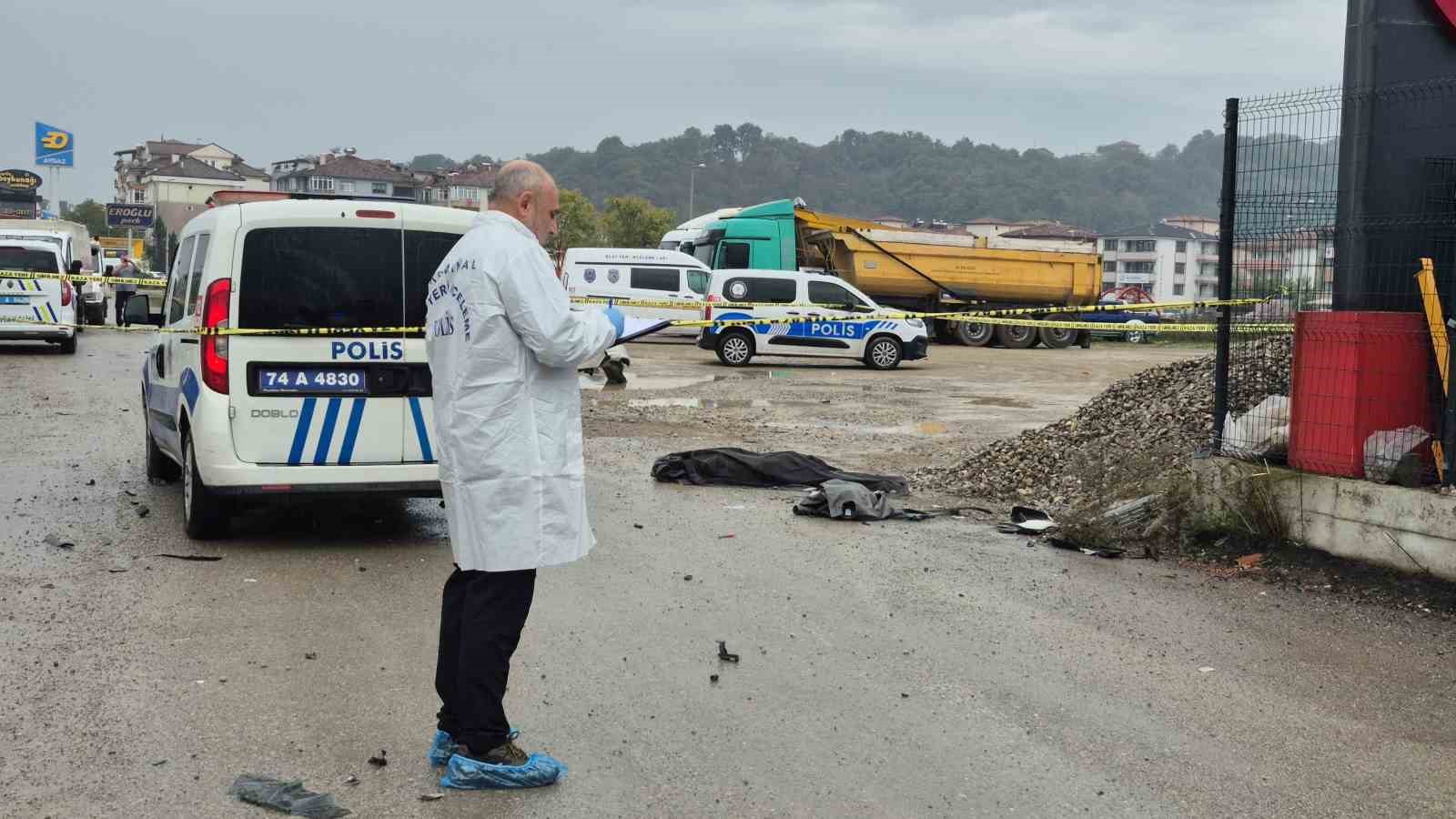 Bartın’da feci kaza: 1 ölü, 2 yaralı 10 bartinda feci kaza 1 olu 2 yarali 6 LvjAQpSc