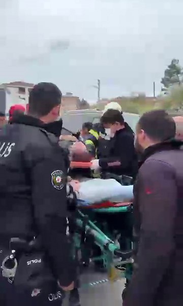 bartinda feci kaza aracin altinda kalan kadini ekipler kurtardi 1 NYwkzUHm