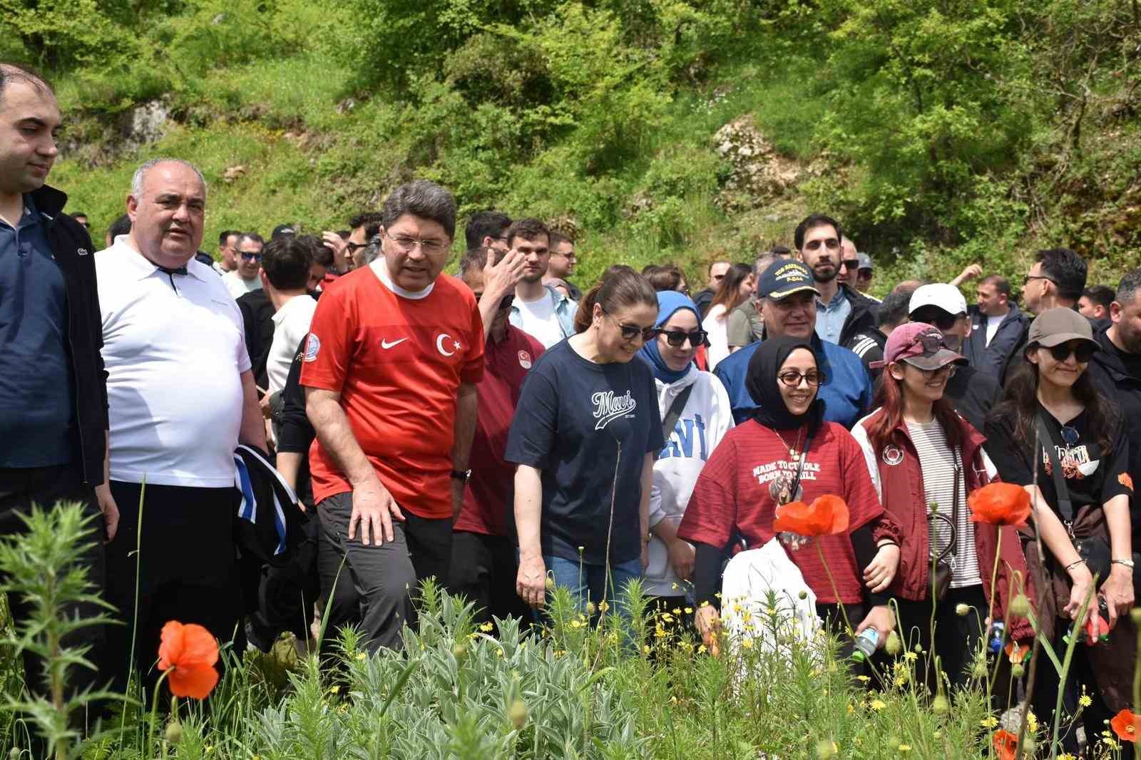 bartinda gencler ilk kez ask acisini dindiren selaleyi gordu 0 zClyhLQa