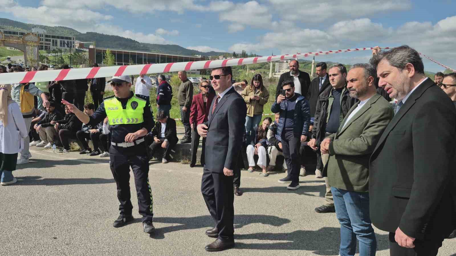 bartinda halk otobusu otomobilin uzerine devrildi 44 yarali 3