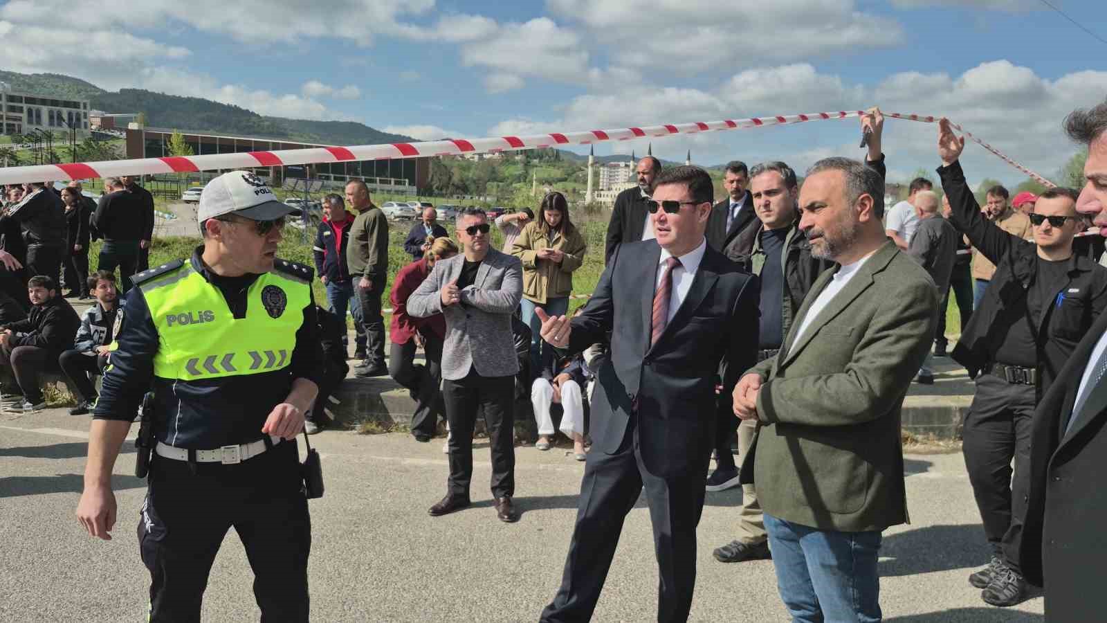 bartinda halk otobusu otomobilin uzerine devrildi 44 yarali 6 4sT64uLQ