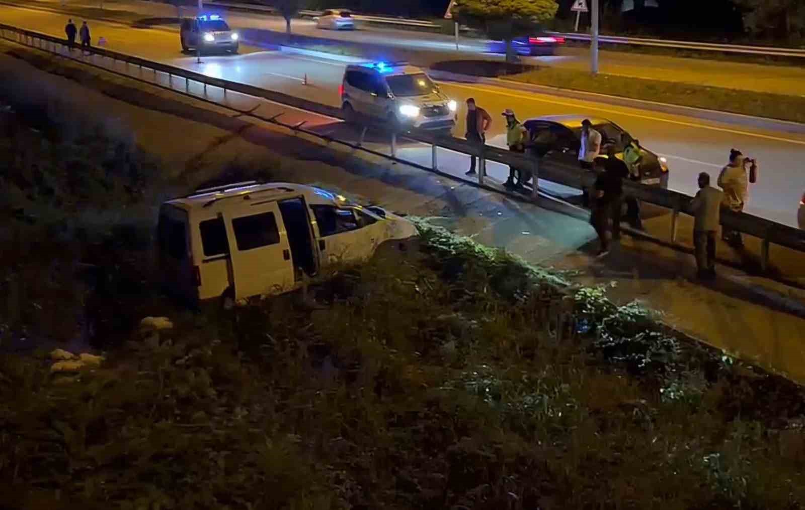 bartinda ilginc kaza yoldan cikan arac su kanalinin uzerinde ilerledi 1 3k4jLdEr