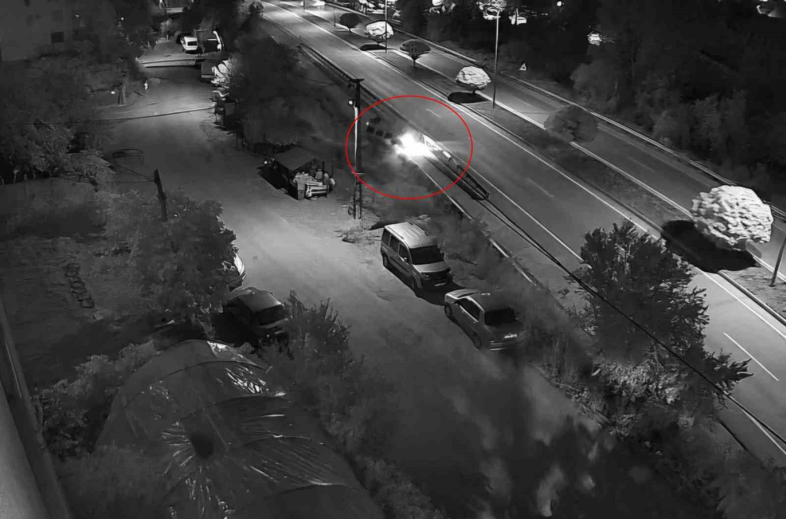 bartinda ilginc kaza yoldan cikan arac su kanalinin uzerinde ilerledi 2 5rRUsSzg