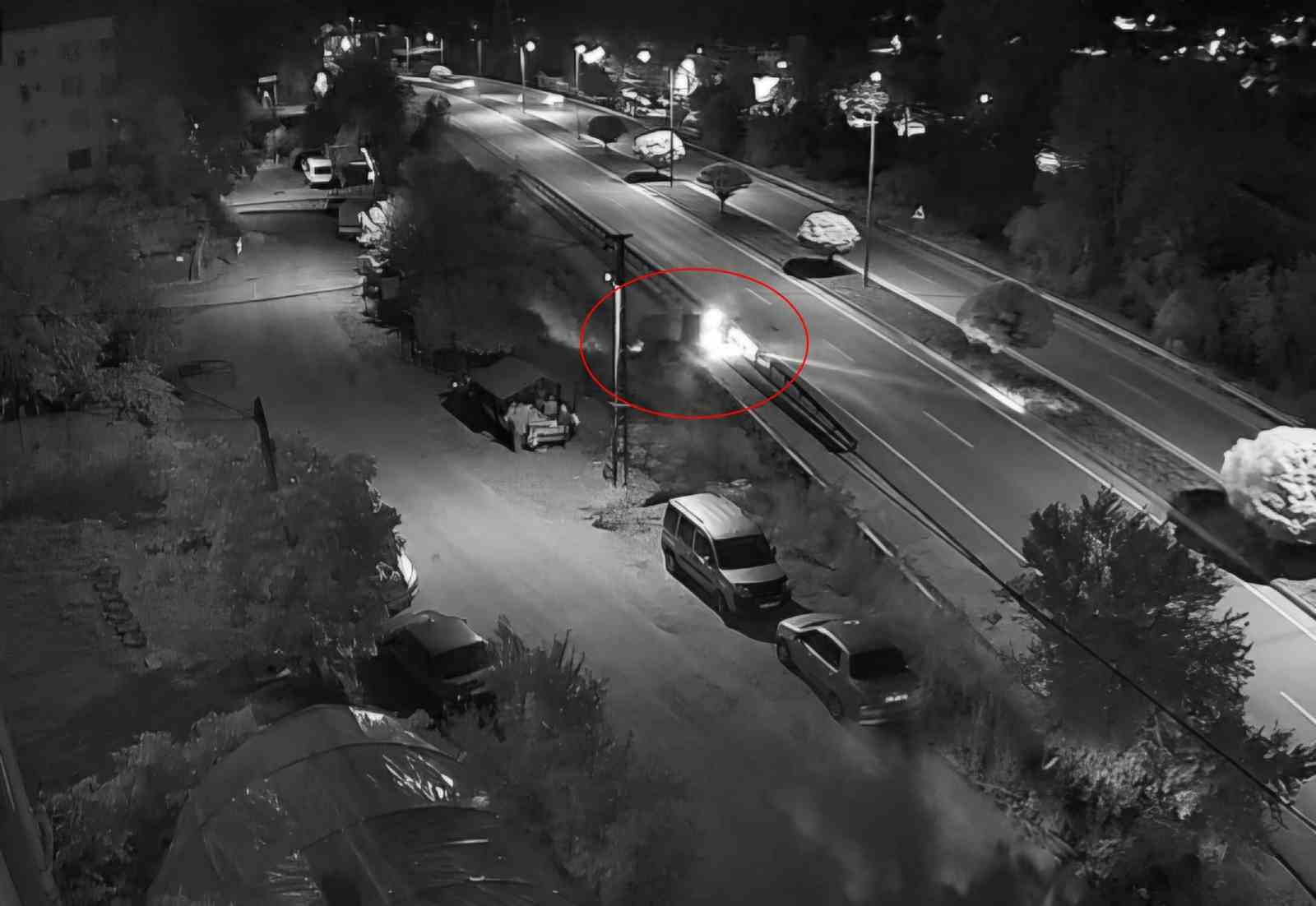 bartinda ilginc kaza yoldan cikan arac su kanalinin uzerinde ilerledi 4 BiscMbVi