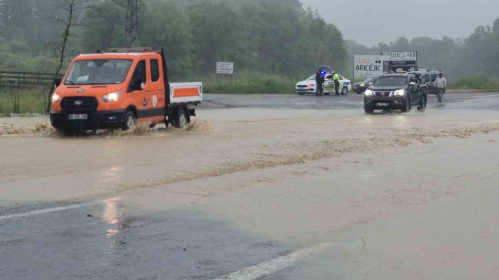 bartinda irmak tasti kara yolunu su basti 2 lA6IdRVN