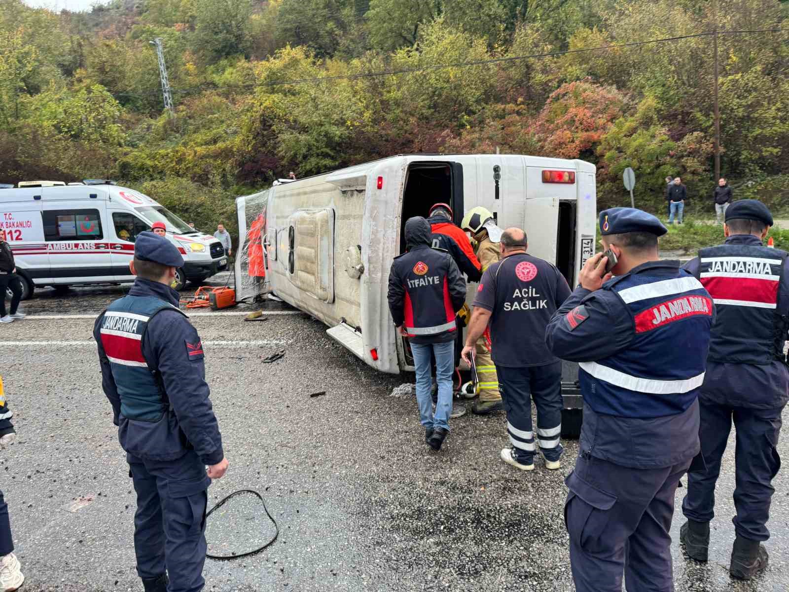 bartinda isci servisi devrildi 1 olu 19 yarali 0 kcPtCwd4
