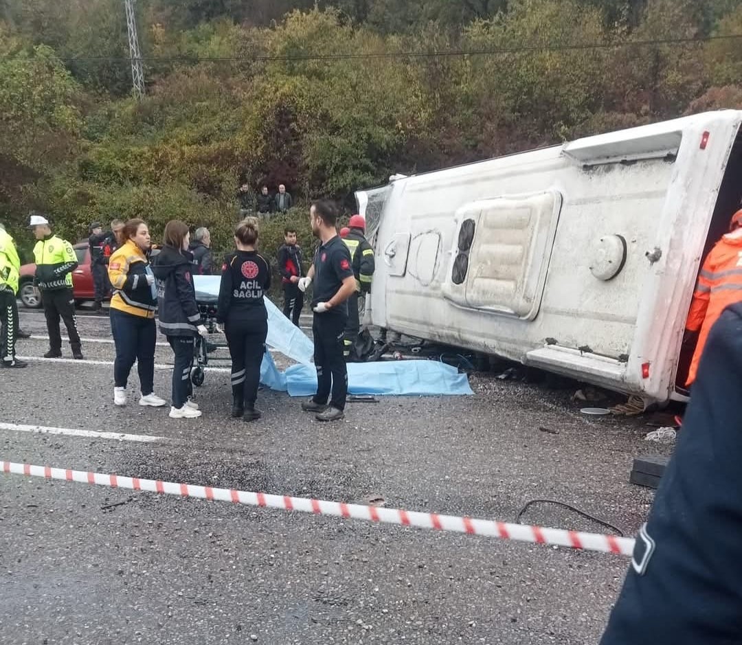 bartinda isci servisi devrildi 1 olu 19 yarali 4 QnBQCLCH