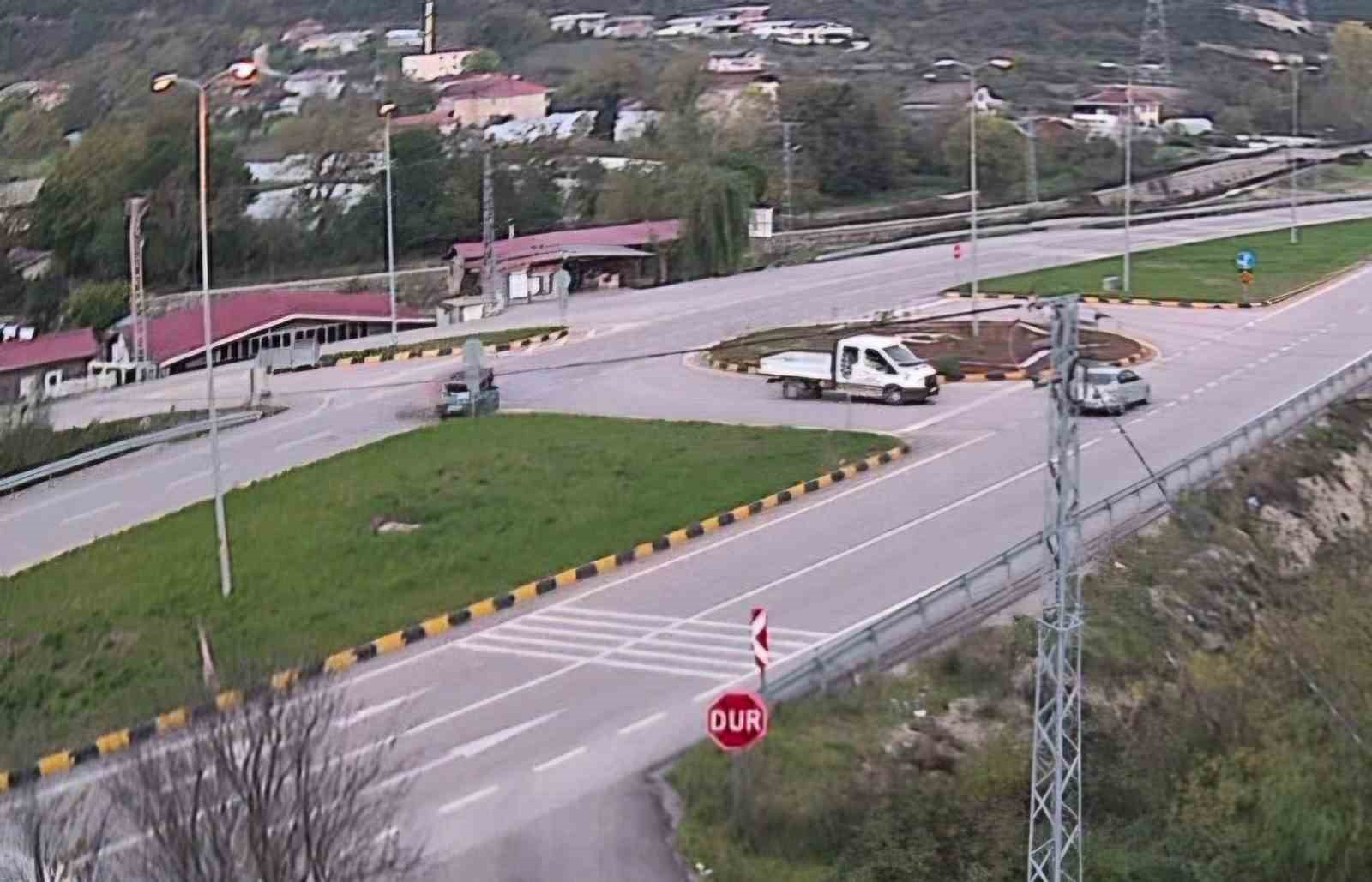 bartinda kaza ani guvenlik kamerasinda 2 8bKiLSSu