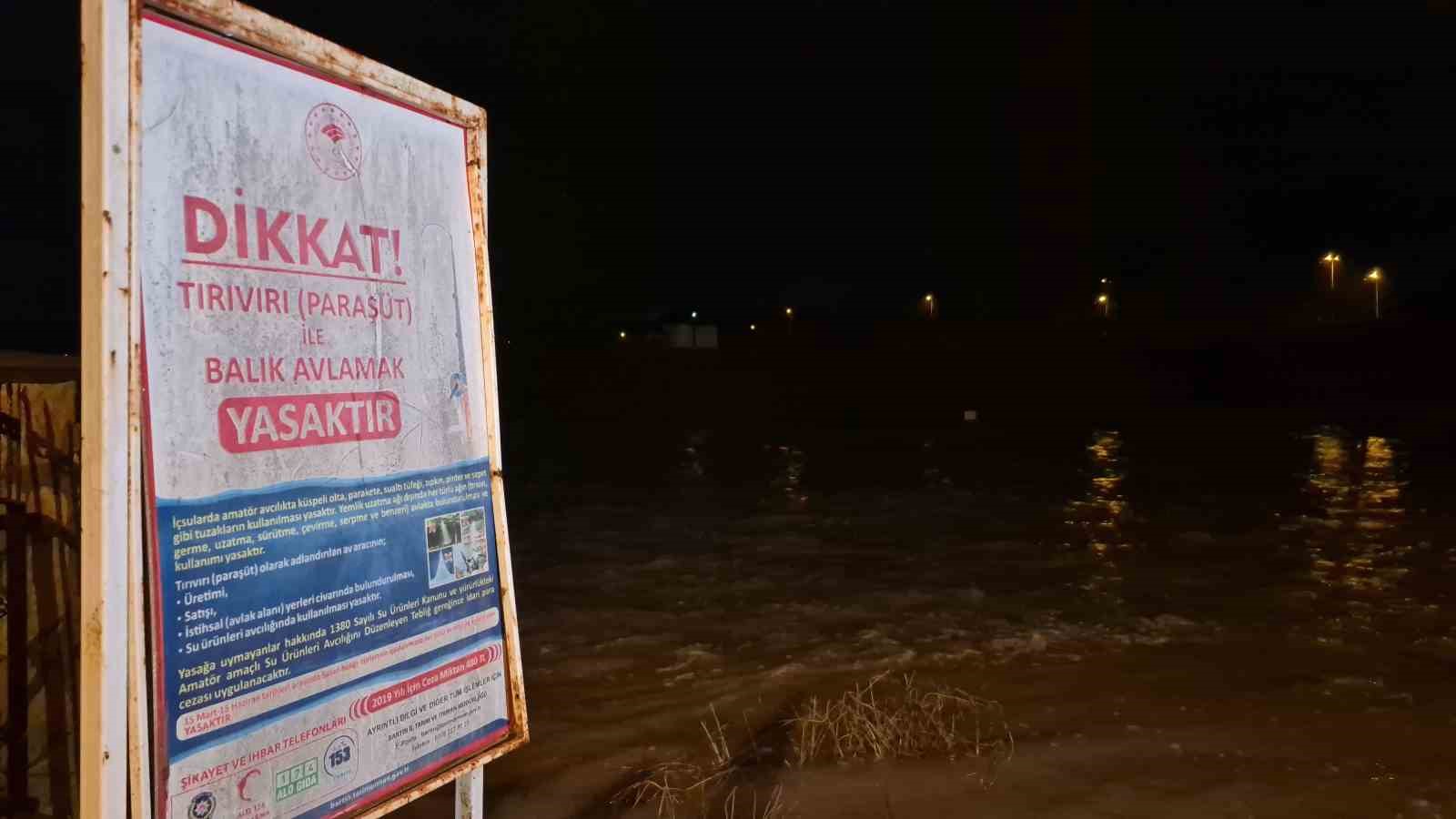 bartinda saganak ve dolu yagisi irmagi tasirdi 2 8ridNJfE