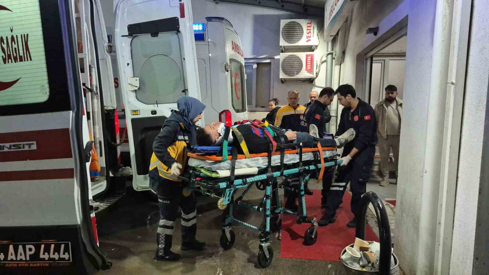 bartinda saganak yagis kazayi beraberinde getirdi 2 yarali 2 zI99i1DA