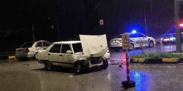 bartinda-saganak-yagis-kazayi-beraberinde-getirdi-2-yarali-iL9y9d56.jpg