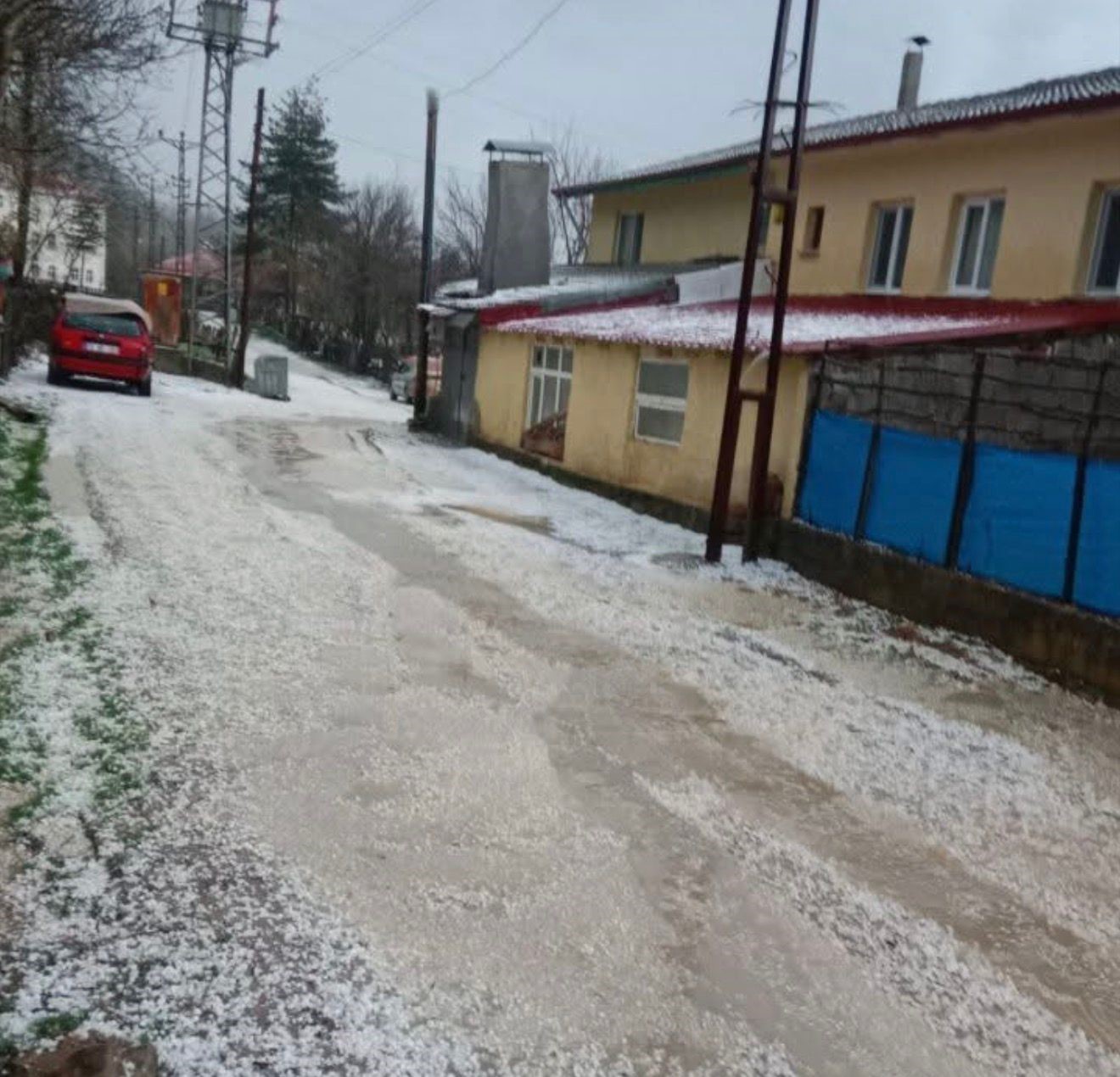 bartinda simsekler geceyi aydinlatti dolu yagisi sehri beyaza burudu 1 KmERjqCZ