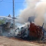 bartinda-yanginda-bir-ev-ve-ahir-kul-oldu-L2FMM1zK.jpg
