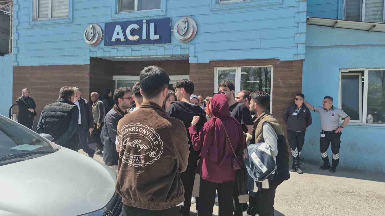 Bartın’daki feci kazanın ardından Vali Arslan yaralıları hastanede ziyaret etti 5 bartindaki feci kazanin ardindan vali arslan yaralilari hastanede ziyaret etti 1 ty2iOqCR