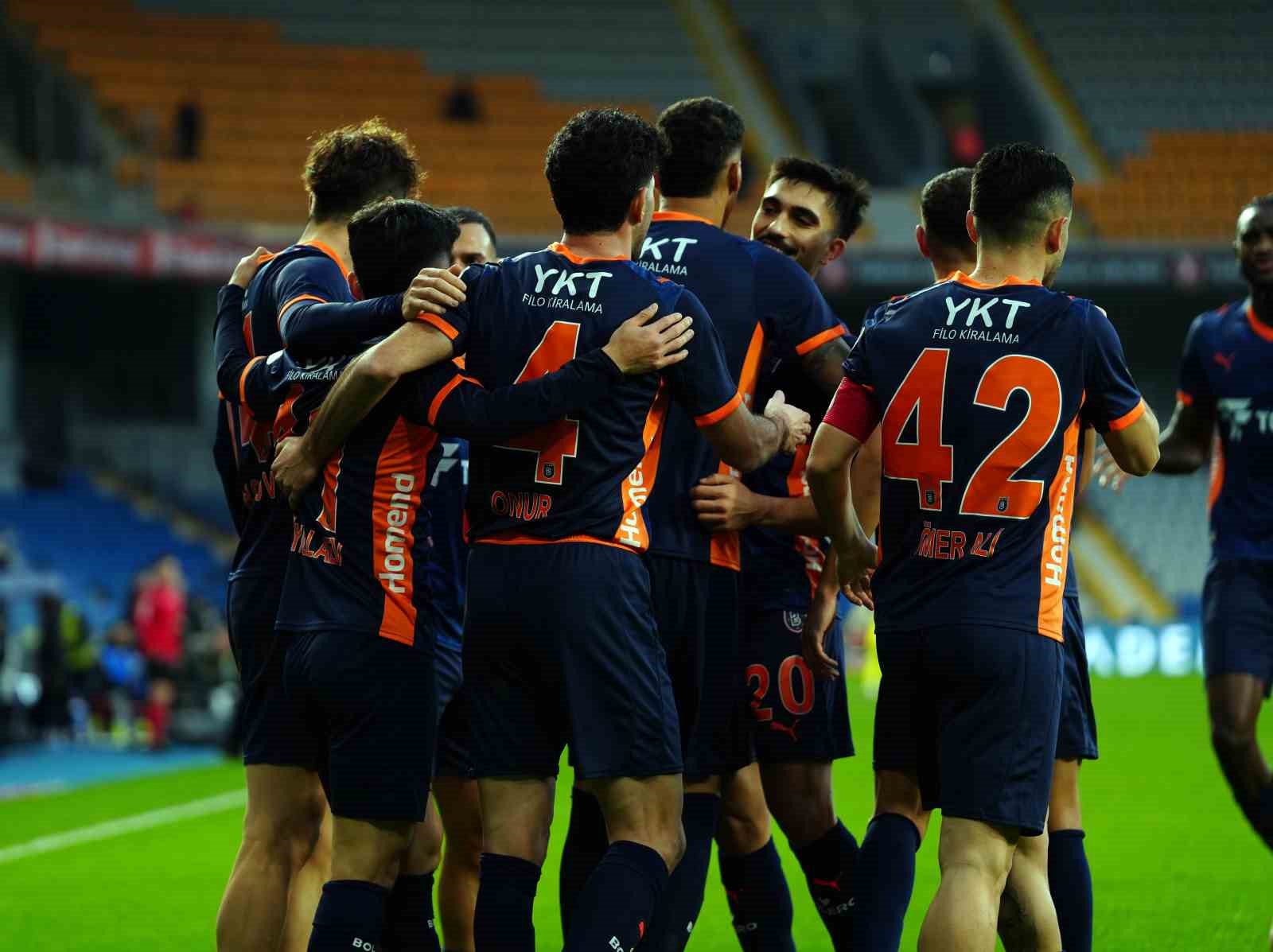 Başakşehir, bu sezon ilk kez rakip fileleri 5 kez havalandırdı 4 basaksehir bu sezon ilk kez rakip fileleri 5 kez havalandirdi 0 HQjLcy3T