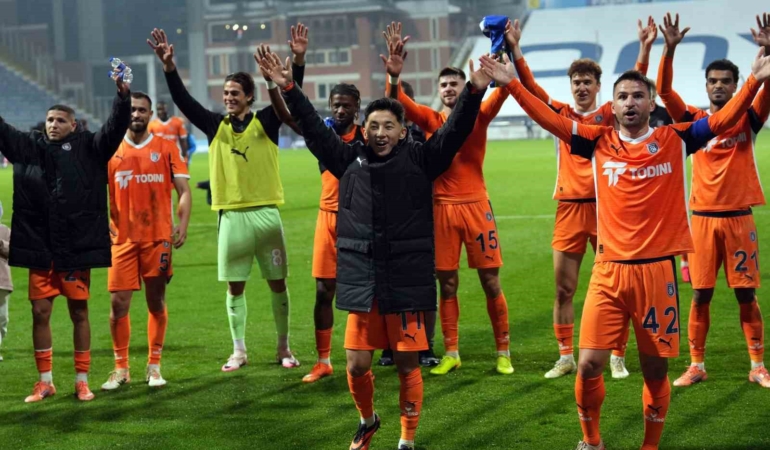 basaksehir-hedef-fenerbahceyi-yenerek-galibiyet-serisi-yakalamak-EhkagDeT.jpg