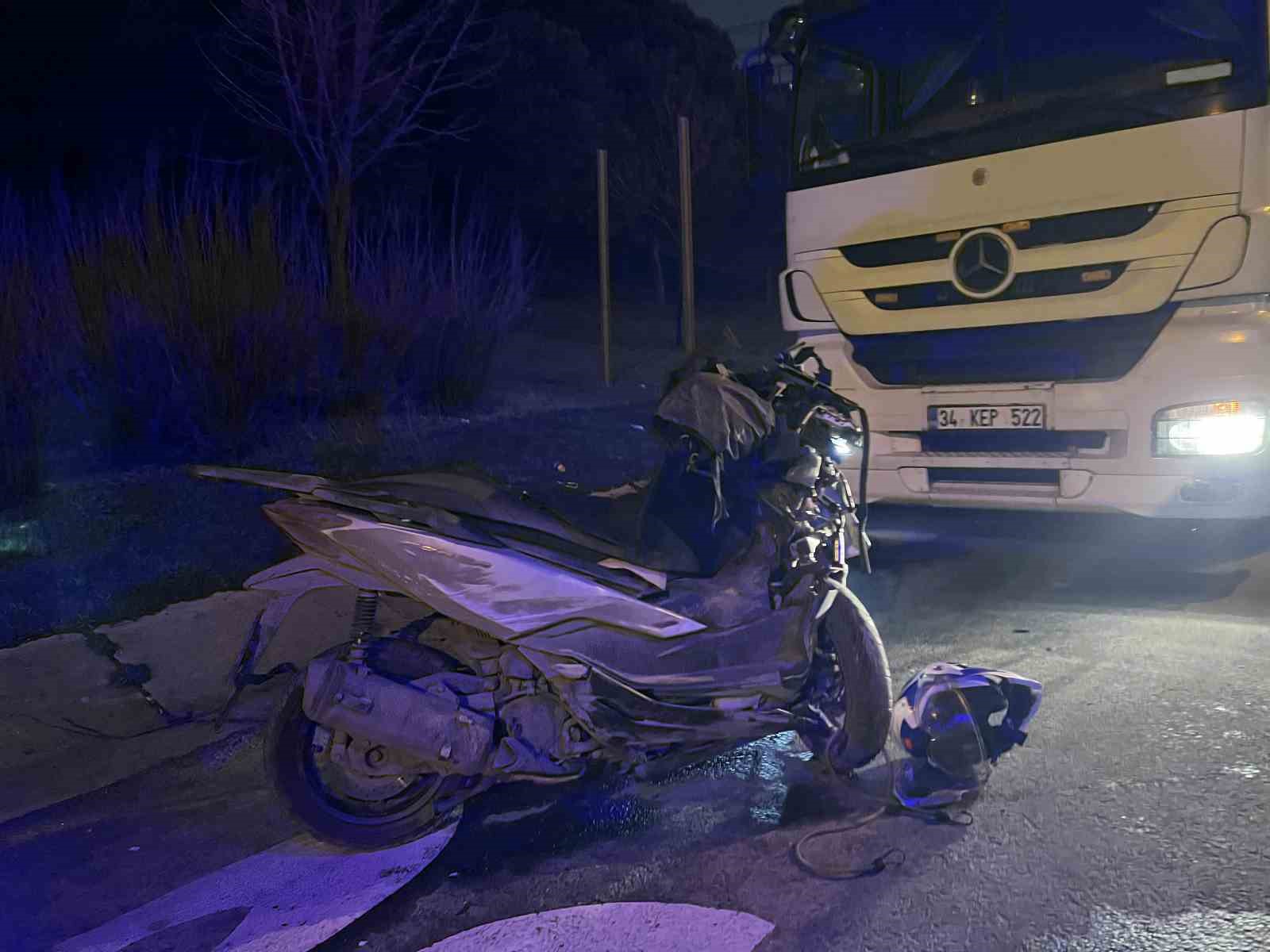 basaksehir temde arizalanan tira carpan motosikletli hayatini kaybetti 1 hsBX662v