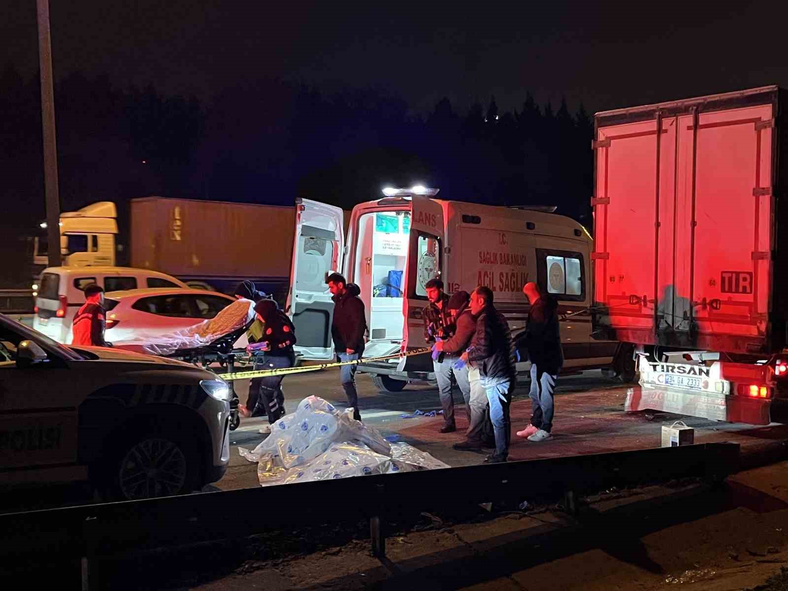 basaksehir temde arizalanan tira carpan motosikletli hayatini kaybetti 3