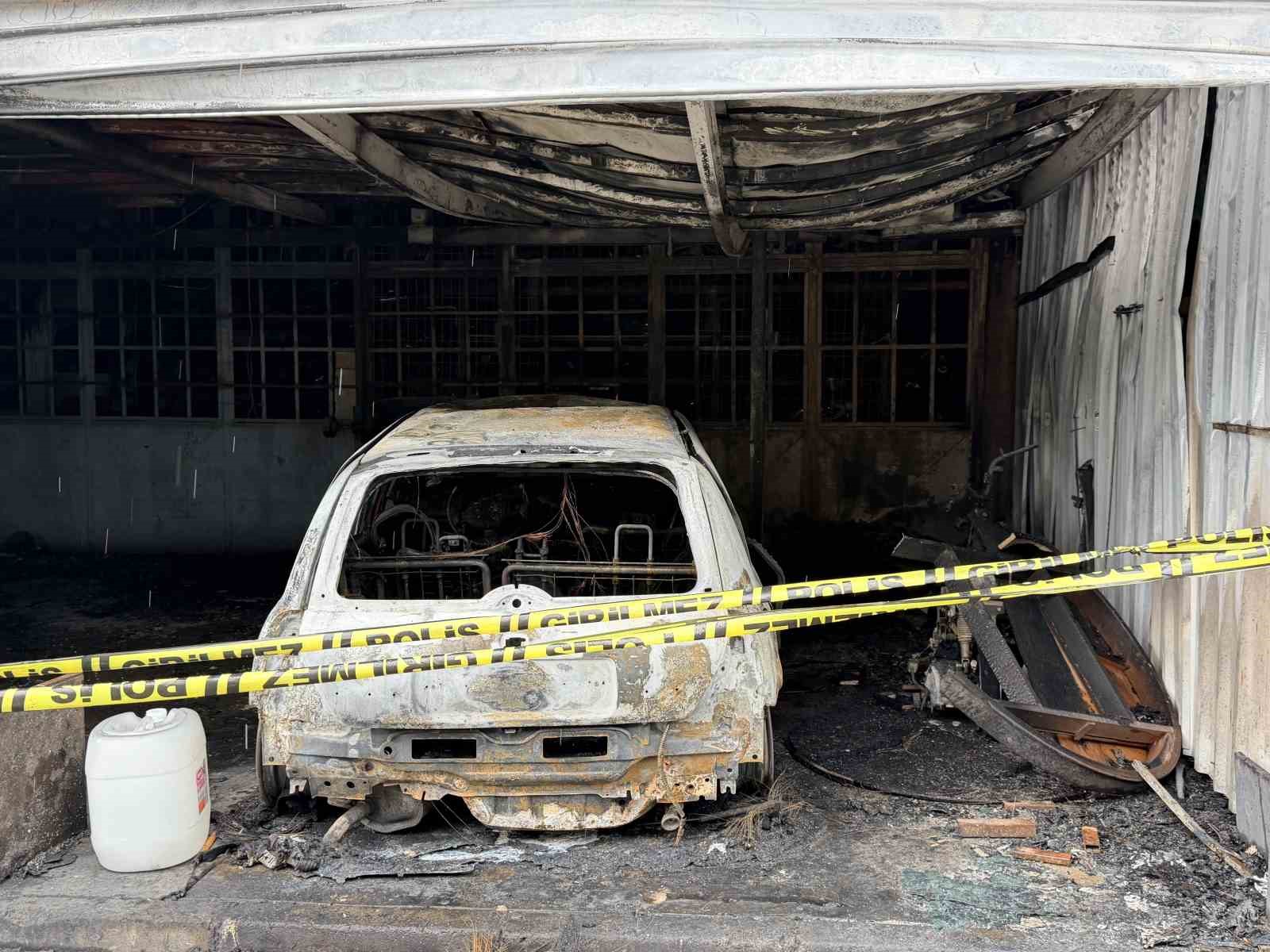 Başakşehir’de 1 kişinin öldüğü yangının güvenlik kamerası kayıtları ortaya çıktı 8 basaksehirde 1 kisinin oldugu yanginin guvenlik kamerasi kayitlari ortaya cikti 4 yRE25liU