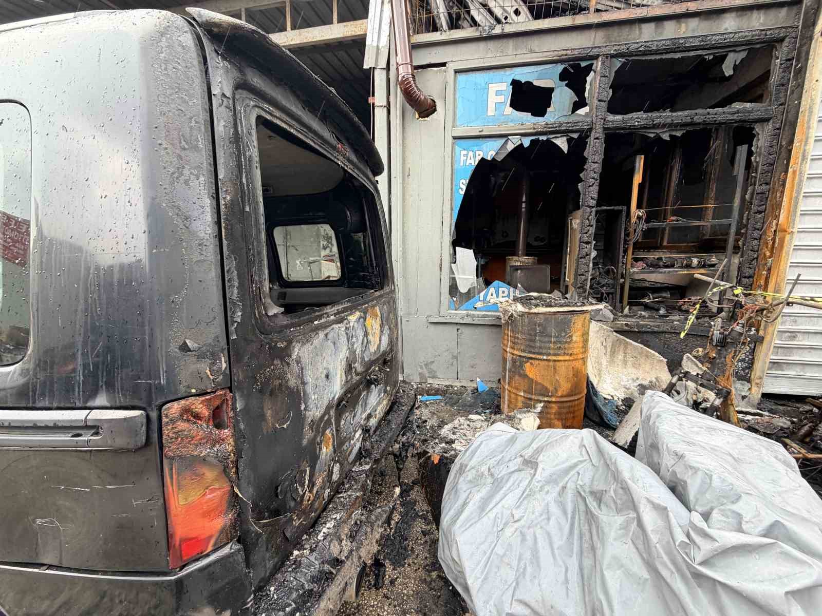 Başakşehir’de 1 kişinin öldüğü yangının güvenlik kamerası kayıtları ortaya çıktı 12 basaksehirde 1 kisinin oldugu yanginin guvenlik kamerasi kayitlari ortaya cikti 8 pwdvedyz