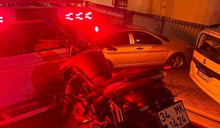 basaksehirde-150-bin-liralik-motosikletle-akrobatik-hareketleri-pahaliya-patladi-ehliyetsiz-surucuye-motorun-2-kati-CibA1mMM.jpg