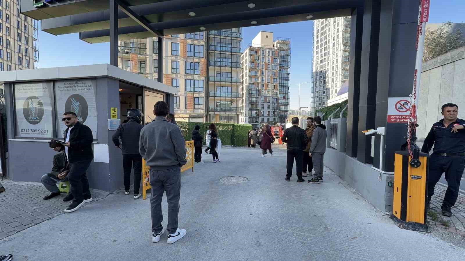 basaksehirde 27 katli binada yangin panigi 4