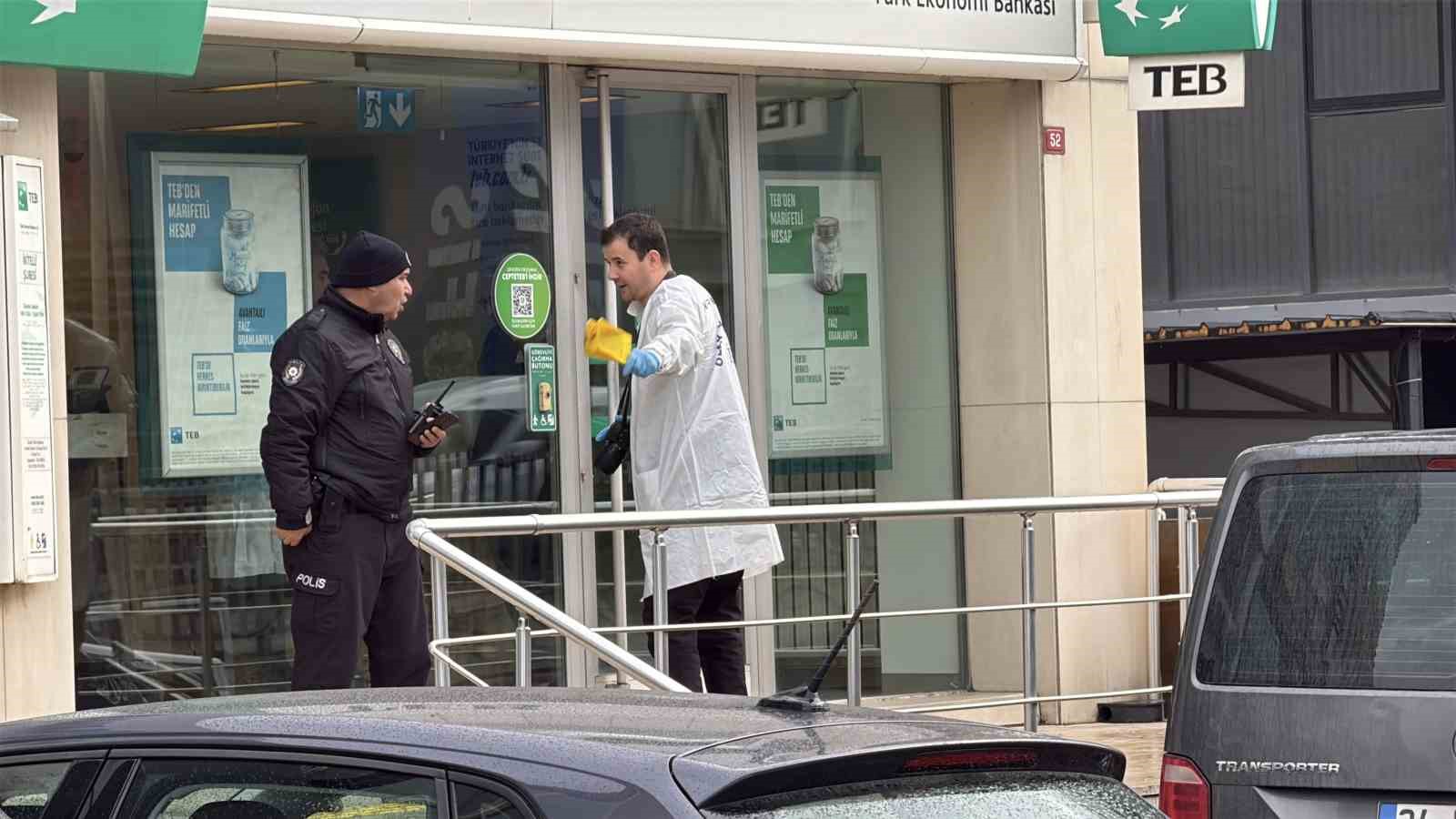 basaksehirde bankadan para ceken is adamina soygun girisimi 2 kcKksOHs