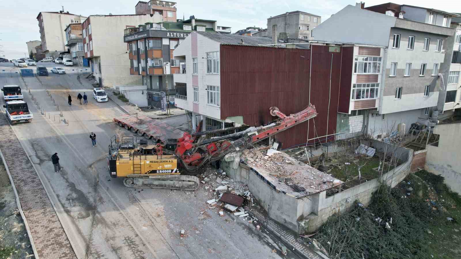 basaksehirde binaya saplanan vinci cikarma calismalari 28 saate girdi 6 VCB2rv81