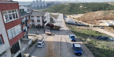 basaksehirde-binaya-saplanan-vinci-cikarma-calismalari-28-saate-girdi-Iyd9LYCJ.jpg