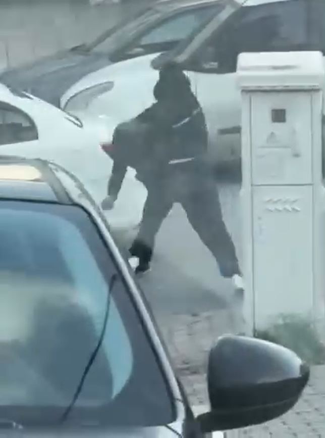 Başakşehir’de çocuk kavgası kamerada 4 basaksehirde cocuk kavgasi kamerada 0 k5gvskcL