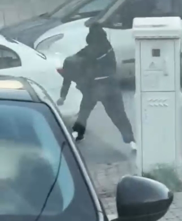 basaksehirde-cocuk-kavgasi-kamerada-kFsYuBkZ.jpg