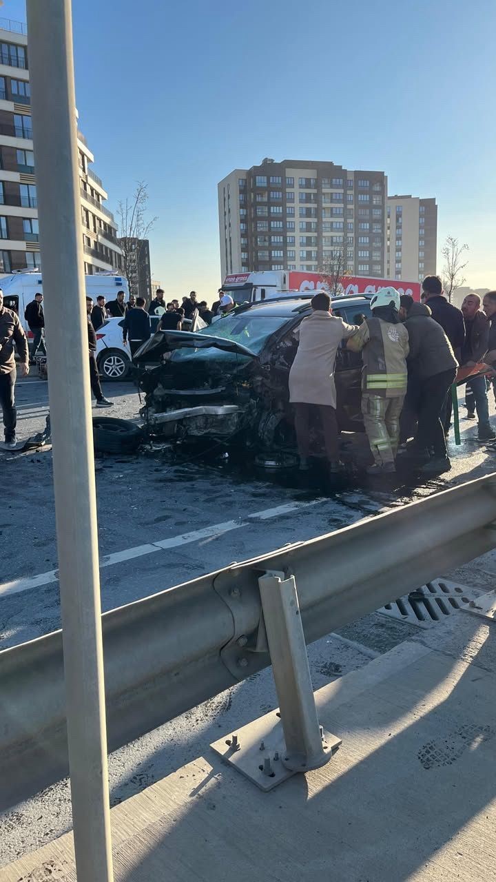 basaksehirde feci kaza 1 olu 2 yarali 1 VLv7X7zM