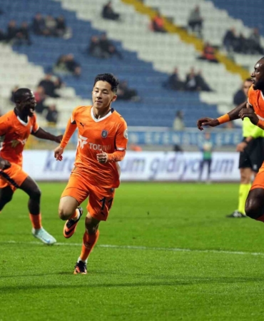 basaksehirde-jerome-opoku-fenerbahce-macinda-yok-g7q37yfU.jpg
