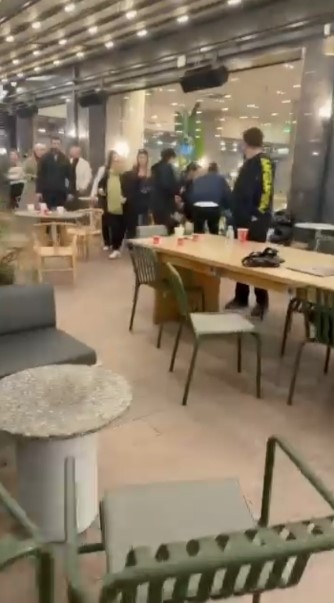 basaksehirde kafede otururken silahli saldiriya ugrayan kisi yaralandi 1 KiWffzvl
