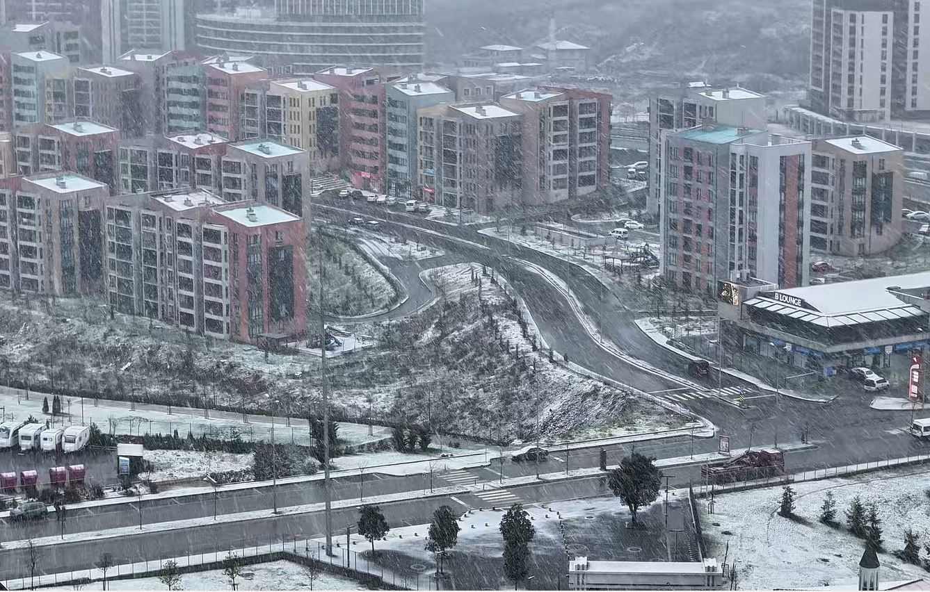 basaksehirde kar yagisi dronla goruntulendi 3 kPaduZNk