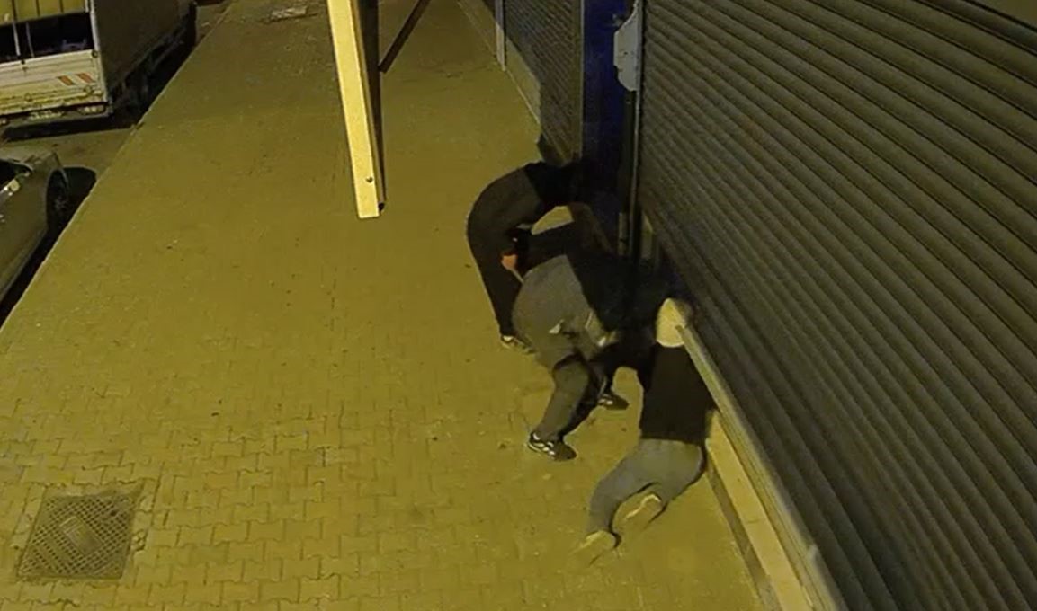 basaksehirde klima hirsizligi kamerada 0 PBrHd8hm