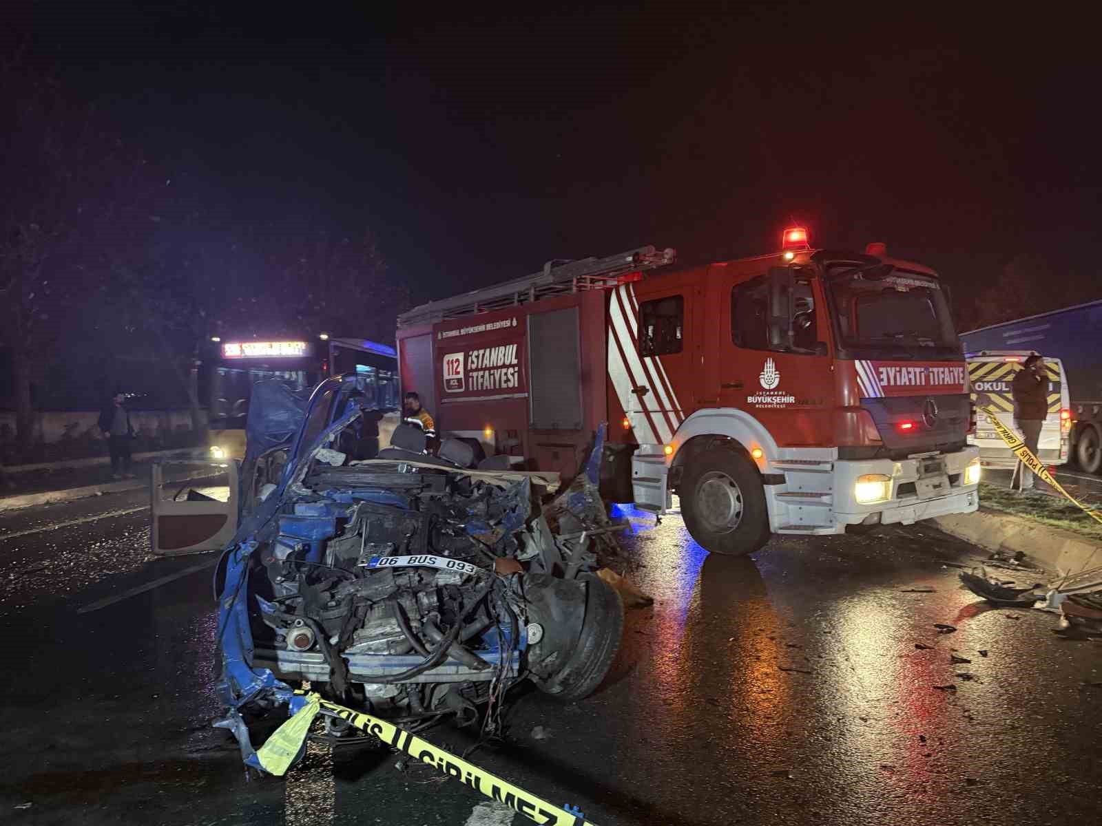 basaksehirde kontrolden cikan beton mikseri zincirleme kazaya neden oldu 2 olu 6 yarali 0 7BkOh2NJ