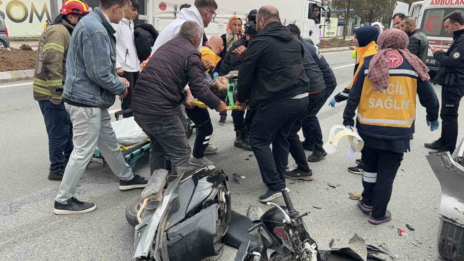 basaksehirde motosiklet uzerinde tartisirken onlerindeki otomobile carptilar 2 yarali 3 W7iDkL2p
