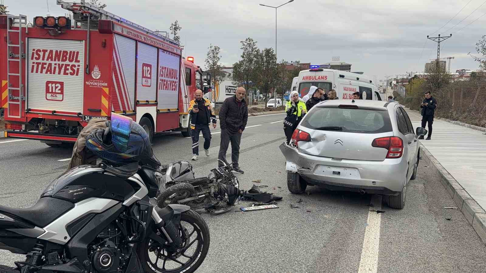 basaksehirde motosiklet uzerinde tartisirken onlerindeki otomobile carptilar 2 yarali 4 1JQeMRpT