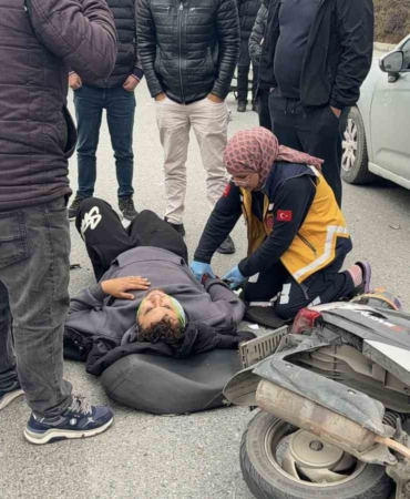 basaksehirde-motosiklet-uzerinde-tartisirken-onlerindeki-otomobile-carptilar-2-yarali-xlb4c7t7.jpg