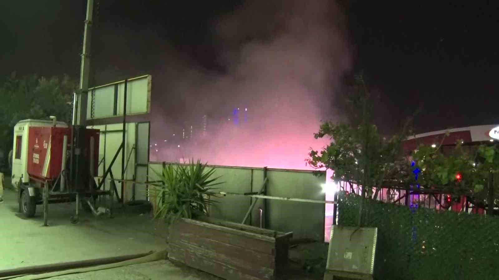 basaksehirde parfum imalati tesisinde cikan yangin 7 saattir devam ediyor 1 itfaiye eri yaralandi